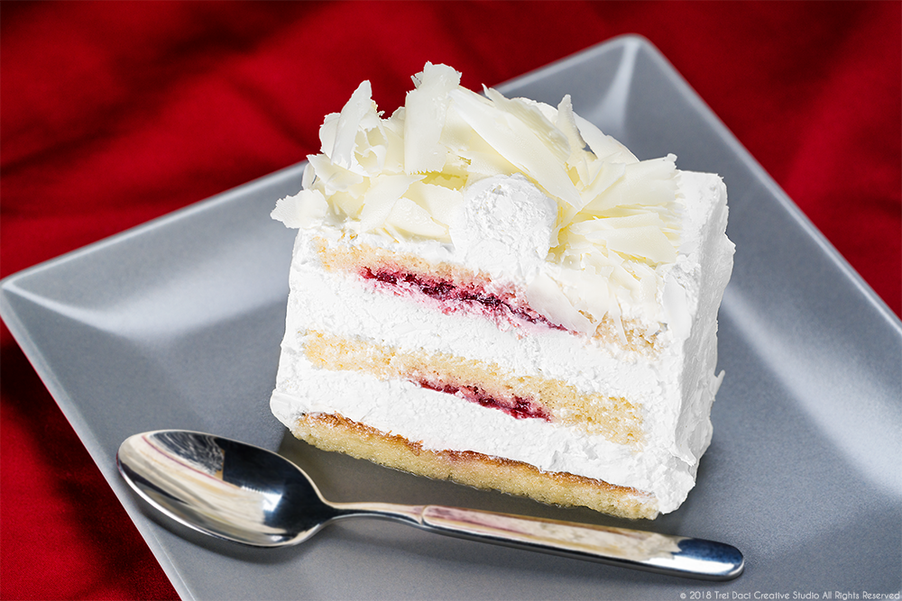 Tort "Fulg de nea" cu dulceata de cirese